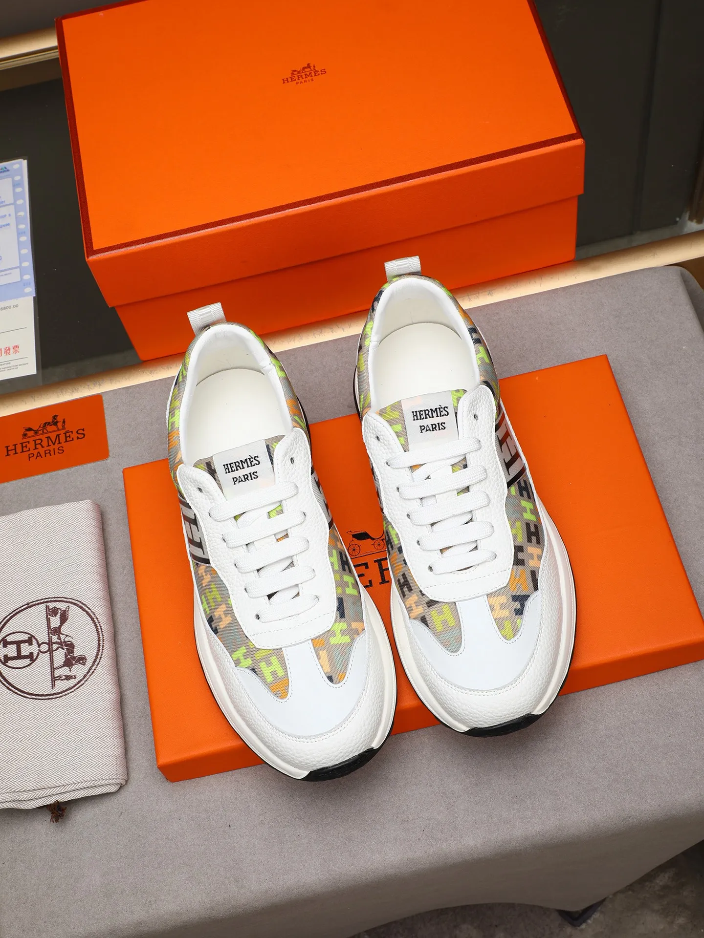 📛📛📛Men's shoes💰P400 (Hermes)🆕Men's color-blocked sneakers, with textured calfskin details. Spliced ​​with original cowhide, this shoe draws inspiration from the equestrian world, integrating technical details and practical functions. Breathable sheep lining, original combination outsole, high-end quality, and every detail is perfectly combined! Size: 38-44 (45 can be customized)